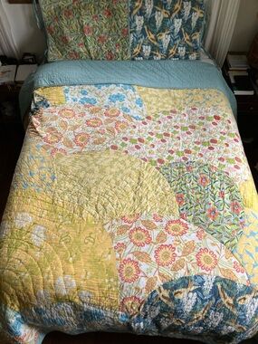 RARE Pottery Barn Patchwork Floral Quilted Bedspread and Shams 2009